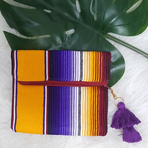 Handbags - 5/$20 Taco Clutch with Tassle Charm Zipper